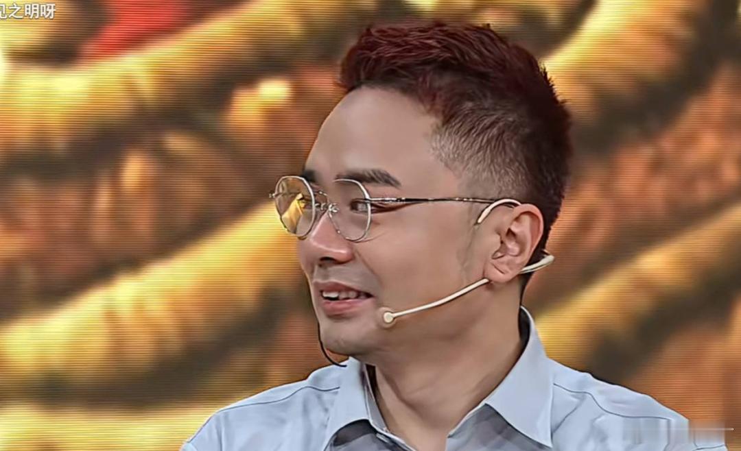 眼子说了XG队伍没有凝聚力，说XG出国前一天找了个助教，队内不信任八王，八王可以