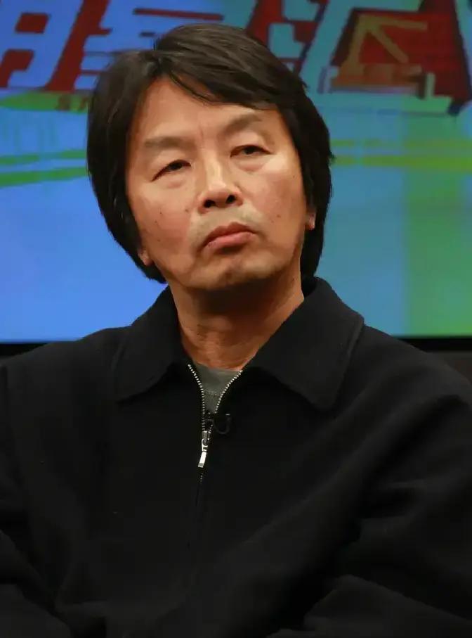 刘震云说过一句特别现实的话，人老了，即便夫妻感情淡了，不在一个屋睡...