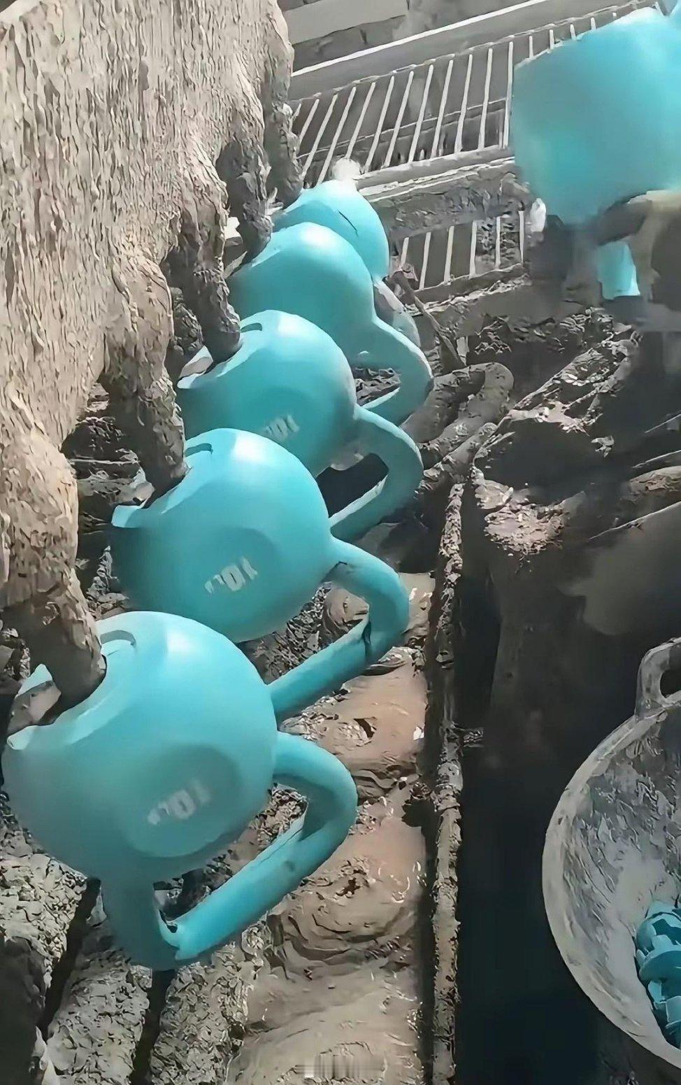 不是，这玩意居然是水泥填灌的？白瞎我看了十几年电视！