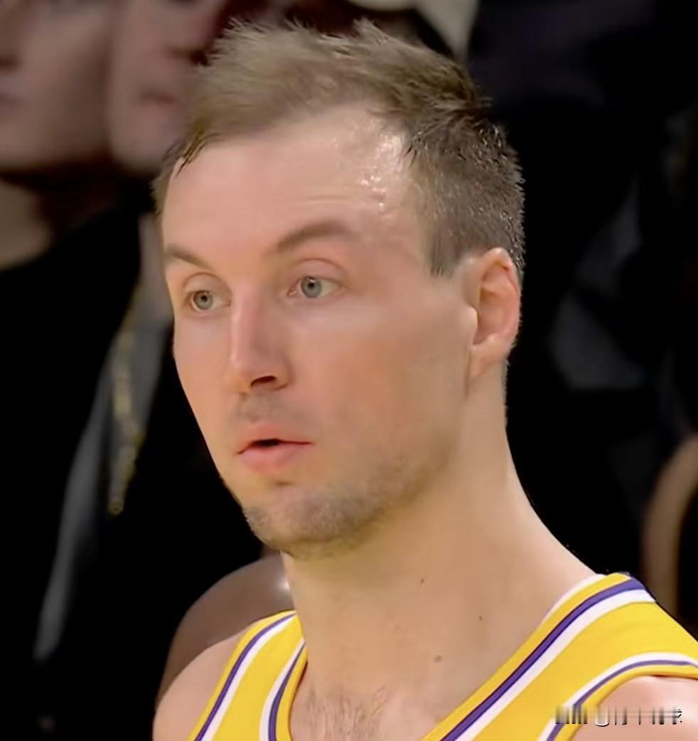 不仅是射手，肯纳德首秀惊艳！今天，湖人队以105-99战胜了勇士队。本场比赛