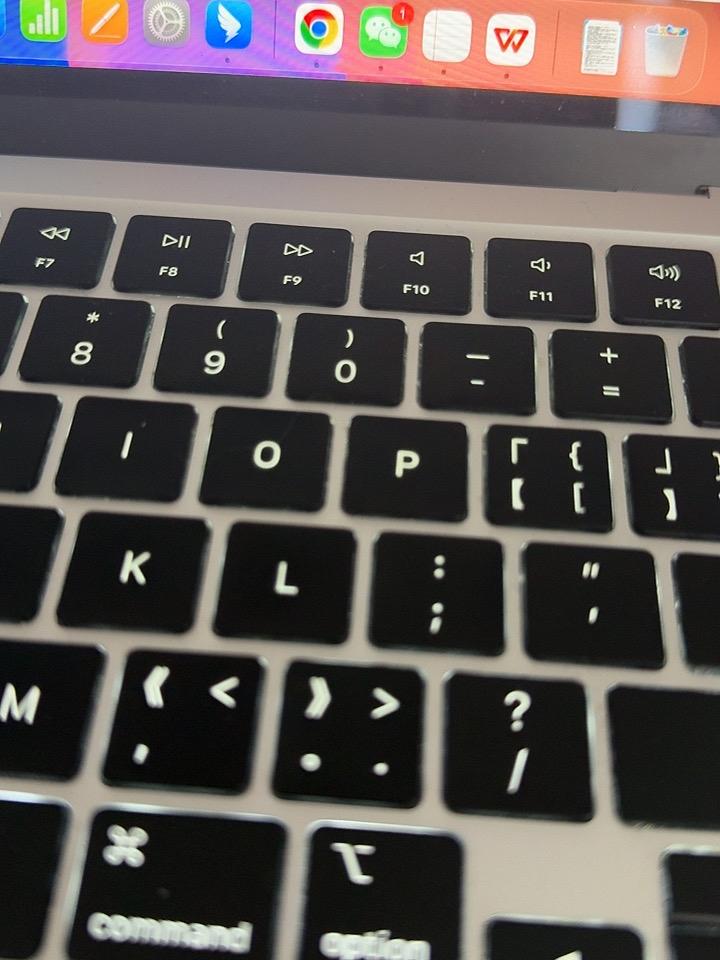 我敢说，单位里最蠢的事，就是在领导面前炫耀。尤其是这四件事，你越炫耀，吃亏越大。