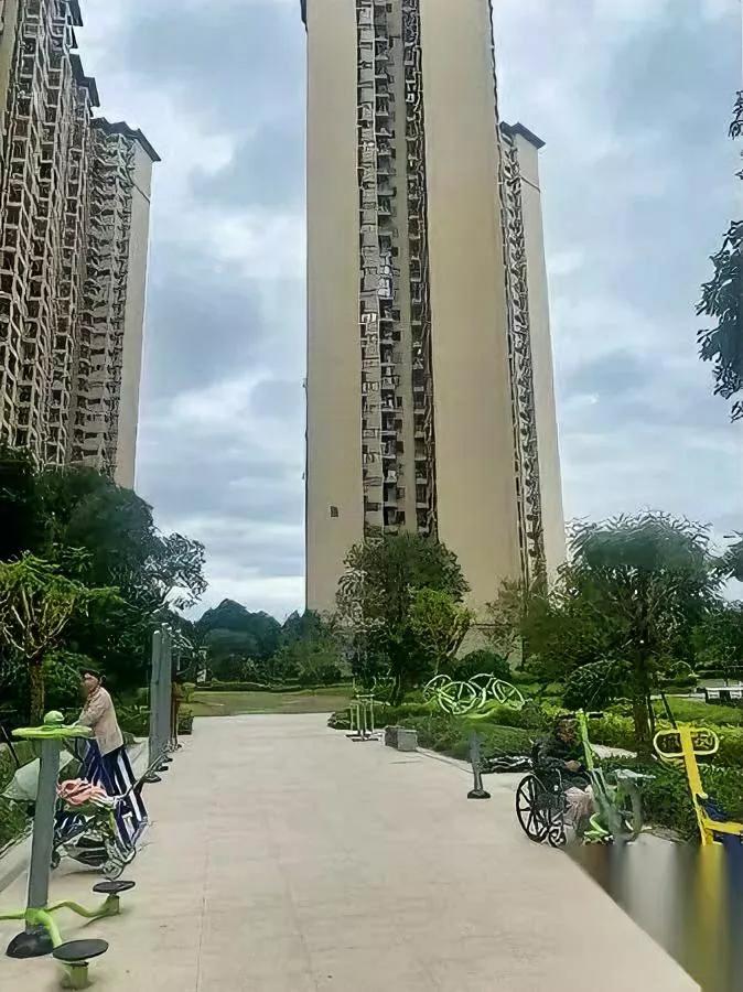 深圳户口太香了！不用买房也能扎根深圳？我儿媳妇说，有深圳户口能摇安置房，