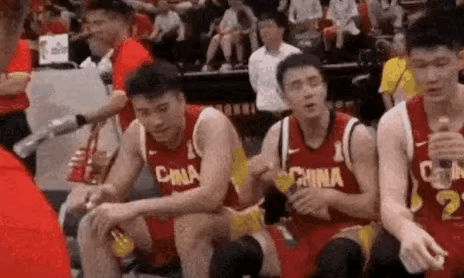 王俊杰说：你可拉倒吧，郭导，你那套东西不好使，让人家一打全乱套了，还在那一个劲的