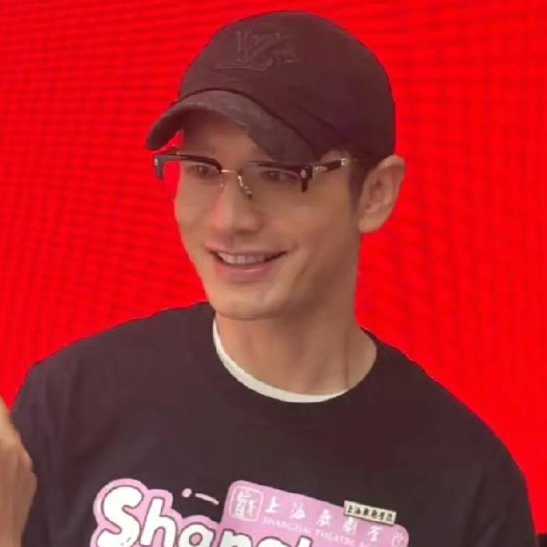 明眼人都看出来了，黄晓明之所以去上戏读博，不是为了学位证书，也不是因为女友