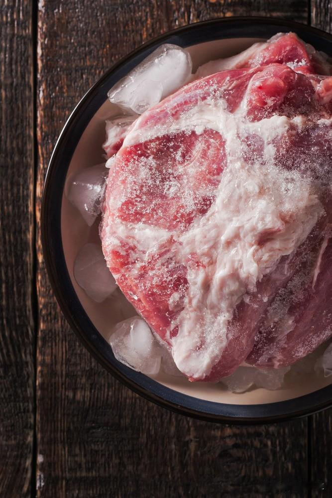 鲜肉vs冻肉鲜肉和冷冻肉你能吃出来吗？昨天炒的肉丝茄子辣椒，老公吃了一口说：