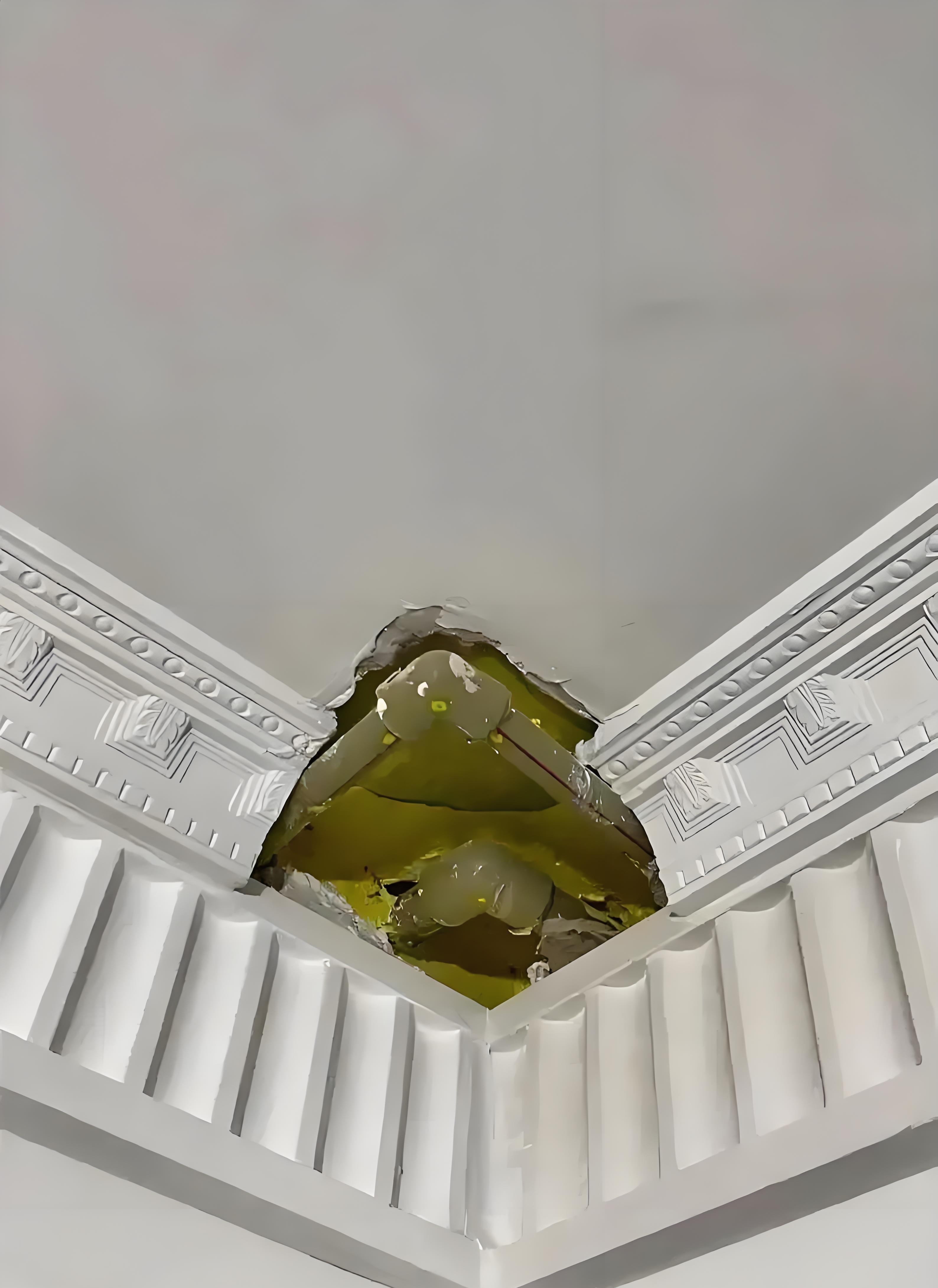 楼上装修楼下遭殃，遇到这样的事该找开发商还是楼上呢？