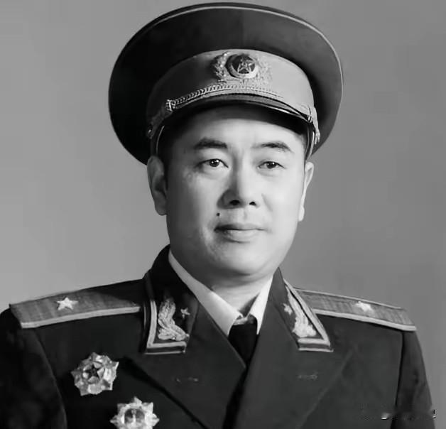 1985年，福州军区被撤，司令员江拥辉远赴北京开会从北京回到福州以后，江拥辉的