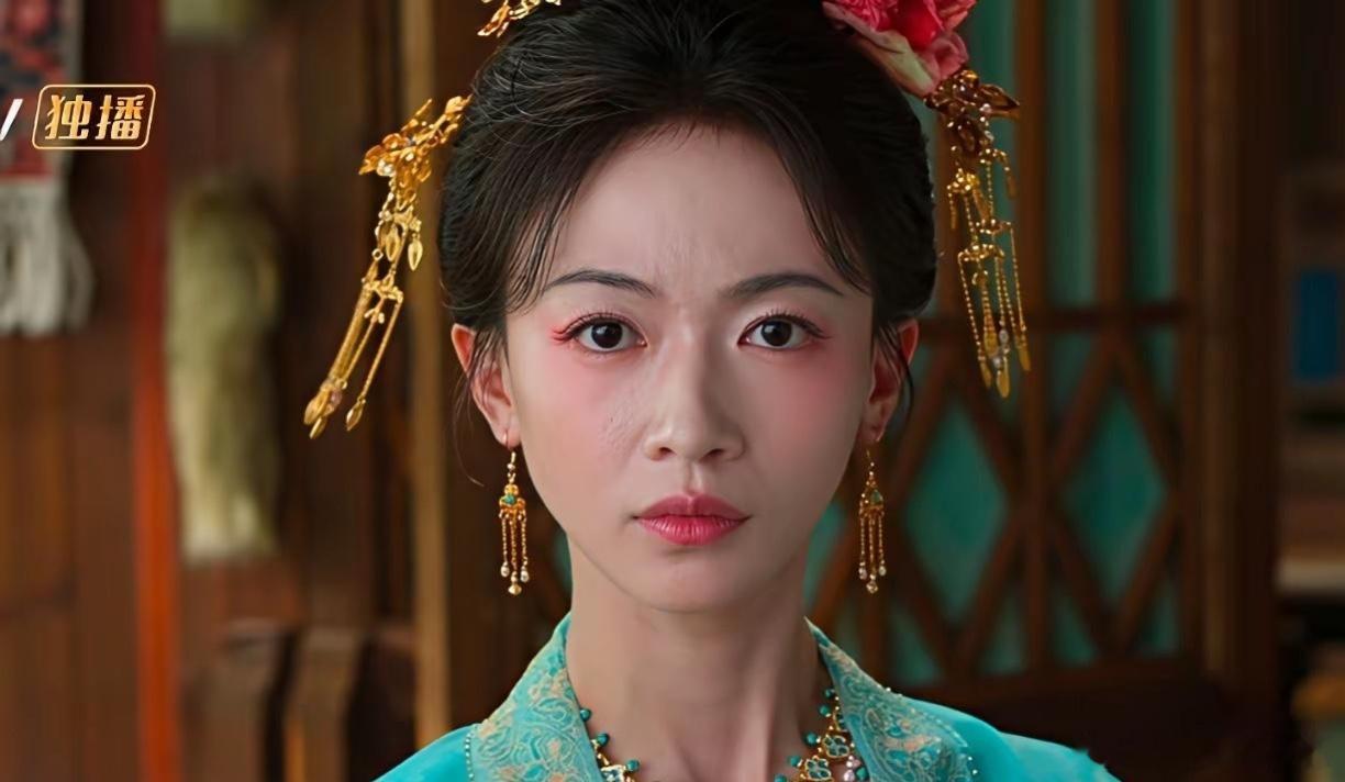 生育对女人的损伤真的好大啊！吴谨言的疲惫感太明显了，尤其是眼睛，跟《墨雨云间》时
