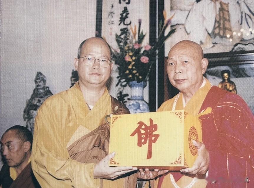 1999年8月7日，应澳门佛教总会的邀请，一诚副会长率中国佛教协会代表团访问澳门