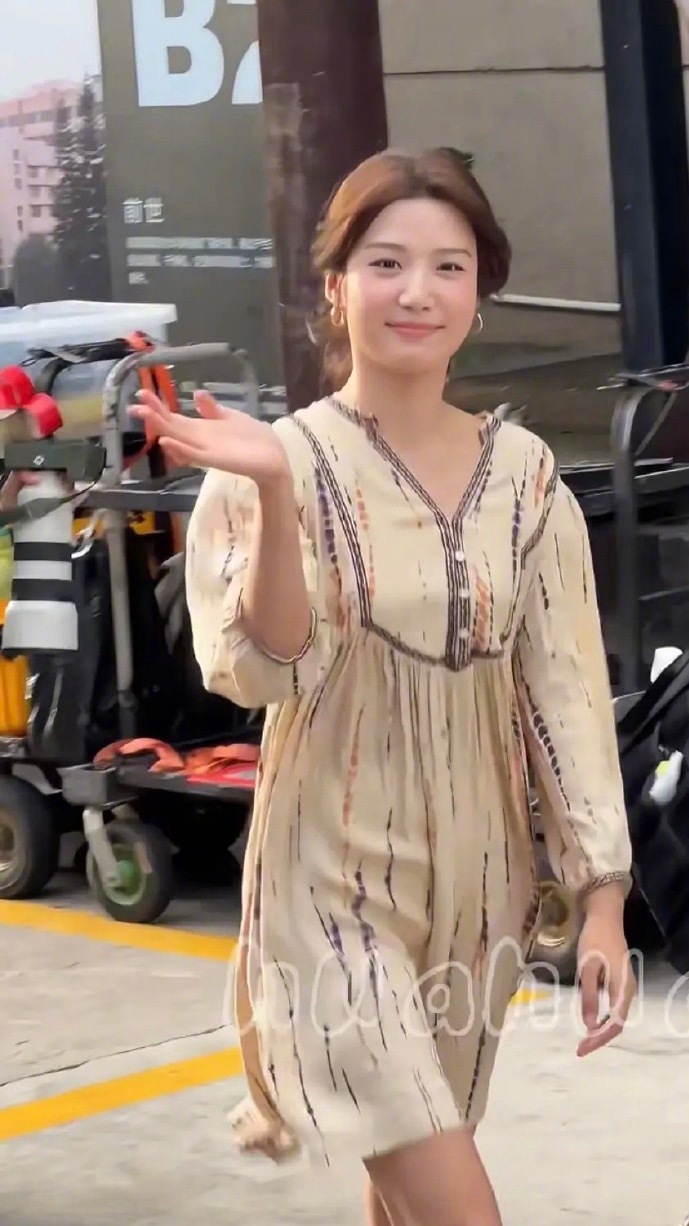 卢昱晓这些丑衣服是哪来的？​​​