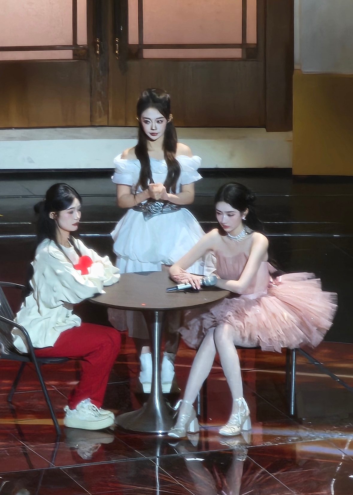 王玉雯的美真的不能单纯归结为长相这身皮肤太顶级了像是在美图秀秀里把皮肤透明度