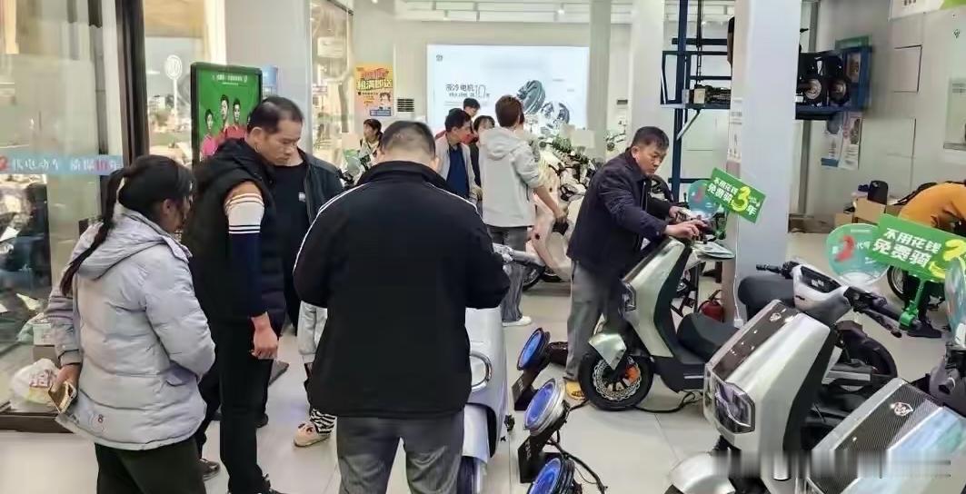 新国标电动车12月1日刚落地，就开始排队？新国标电动车12月1日正式实施，最近