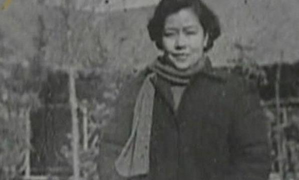 1976年春天，北京永定河边突然传来一阵骚动，一位满头白发的老人跳进了河里，后来