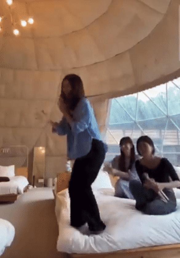 日本社交媒体最近发生的一件事，看得人有些后背发凉。一位名叫RikaTakas