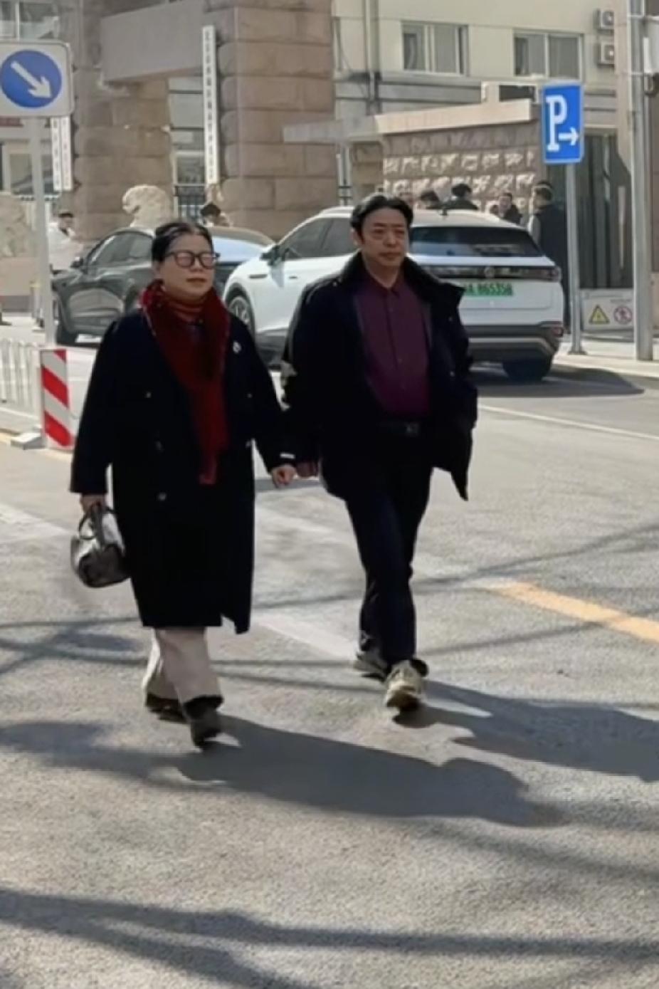 柴桑大姐直播讲述：让大姐去谈谈一边约着要跟大姐谈谈，一边还一再强调说这个事情