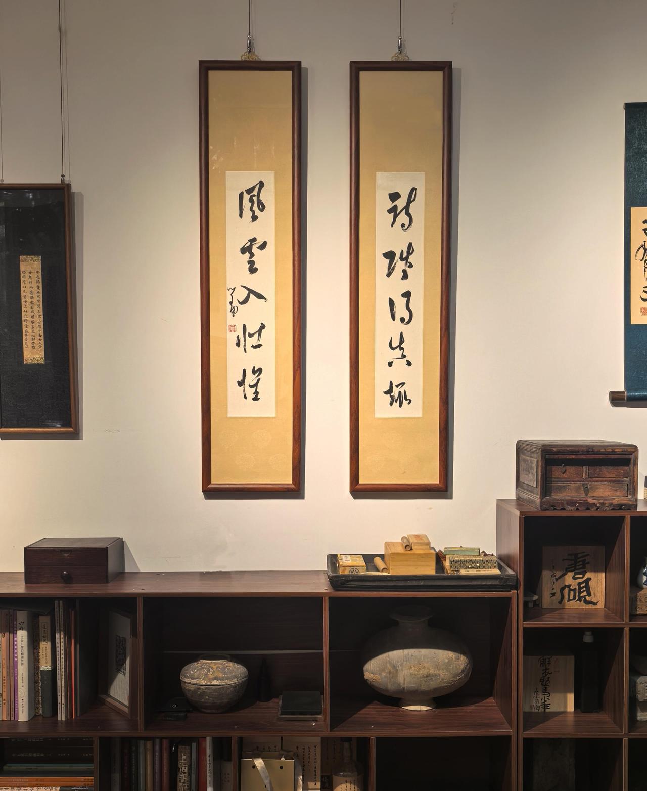 溥儒行草上追晋唐下溯宋元，格调清新古雅溥儒行草取法范围广。他自述书法始学篆隶