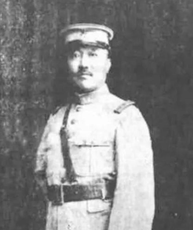 1938年，日军少将带16个军官视察伪军师长黄宇宙的队伍，期间，他感觉不对劲，正