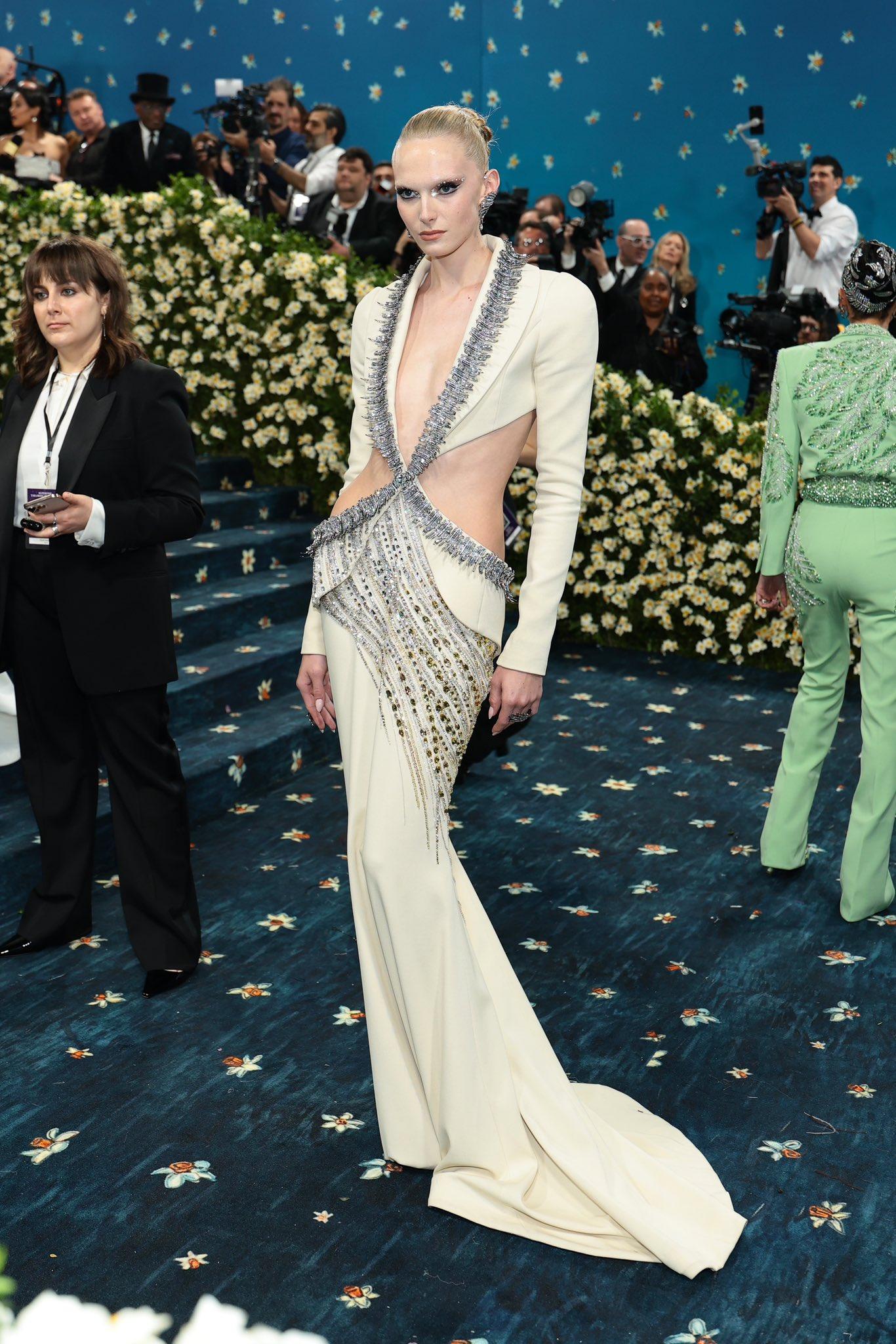 Alex Consani X Met Gala 2025  in cu...