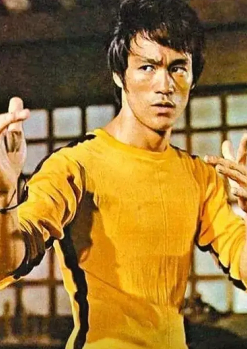 每隔十年，香港便会有一位巨星离世！1973年，世界功夫巨星李小龙逝世，终年32