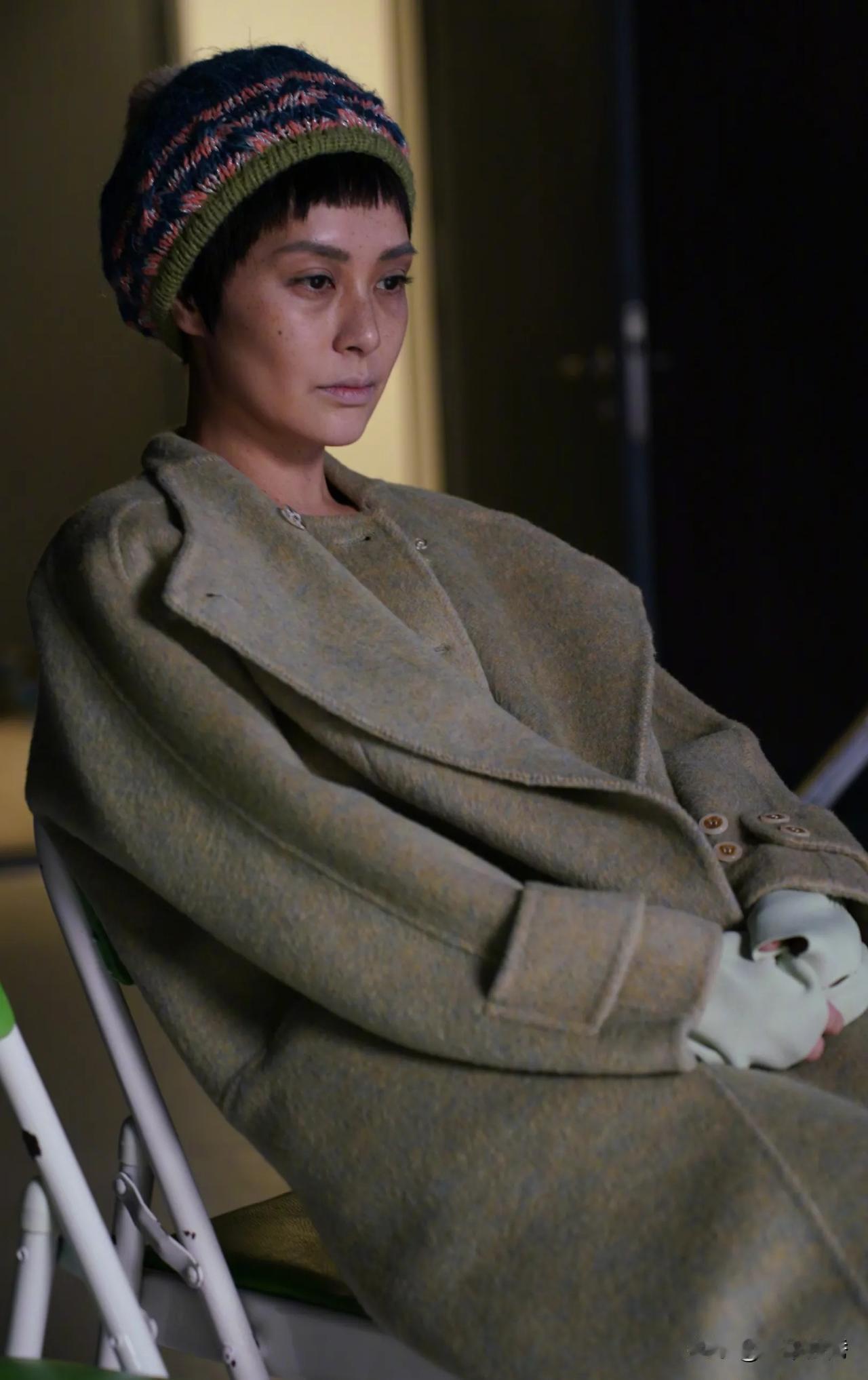 被阿娇的癌症病人造型给震惊到了！让人感慨的是，时间真快，阿娇已经开始演母亲了！