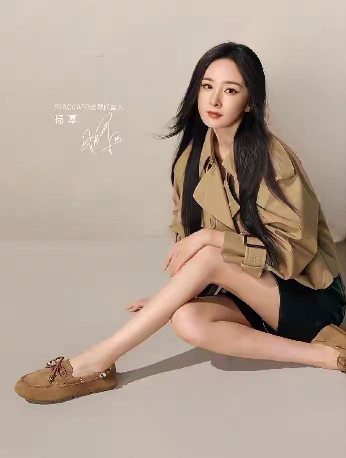 杨幂这回连装都不装。2026米兰时装现场专访。主持人问会不会害怕得罪人，杨