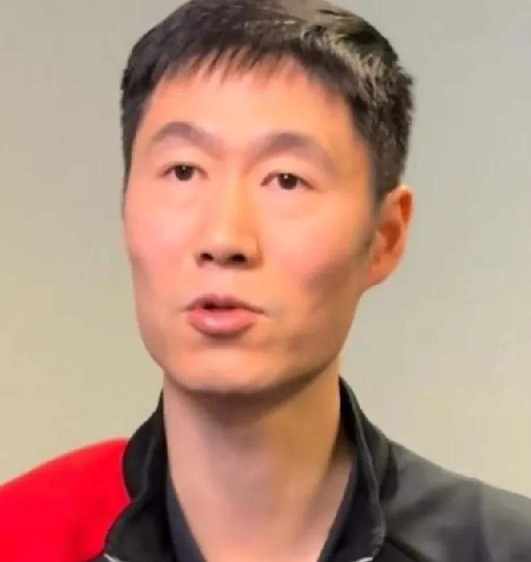 说实话，欣赏王励勤打球的身姿，但不喜欢他当领导的样子，不要指责粉丝的纠结，领导