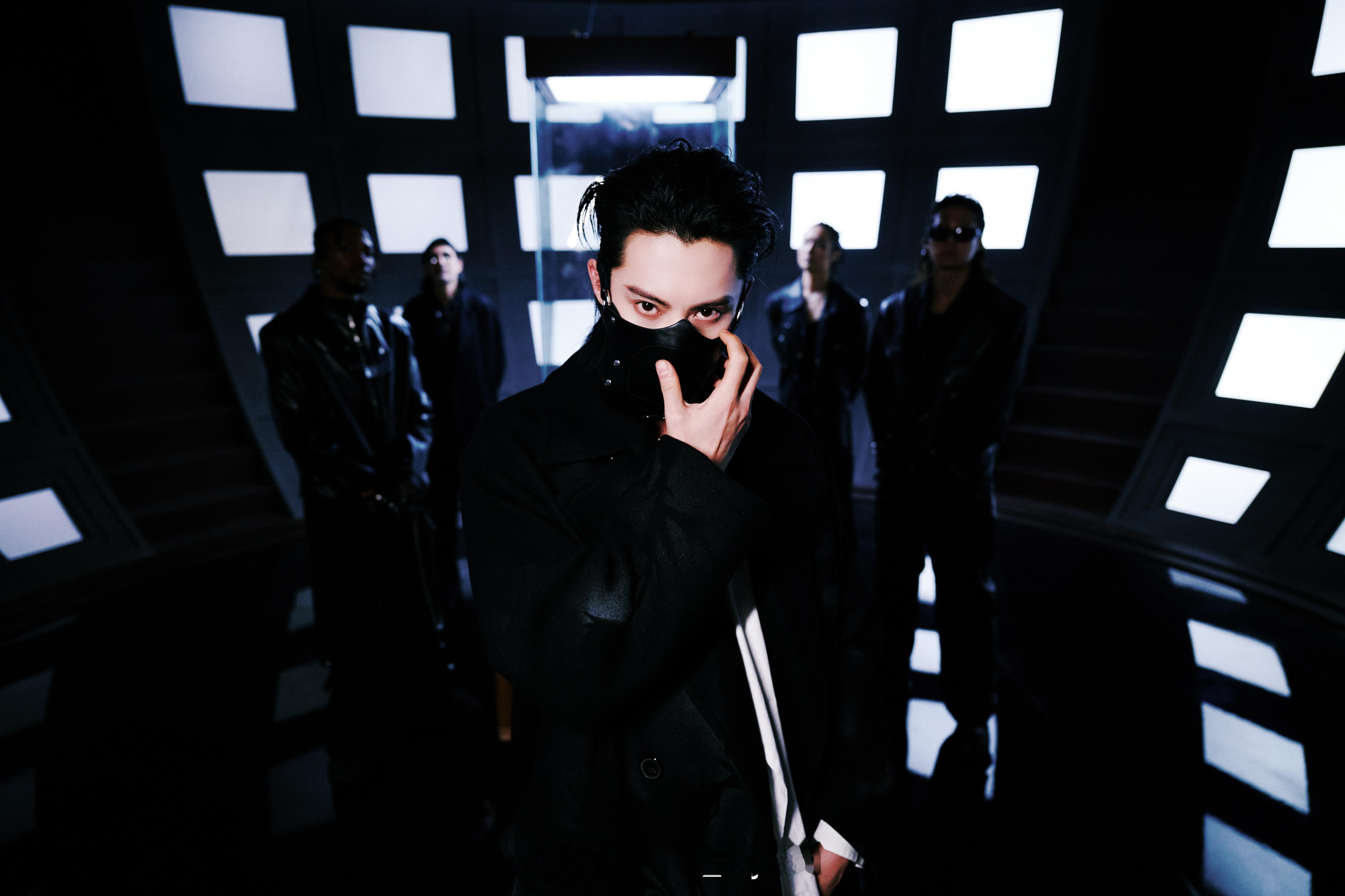 王鹤棣优雅MV拍照记录这么帅不要命啦～