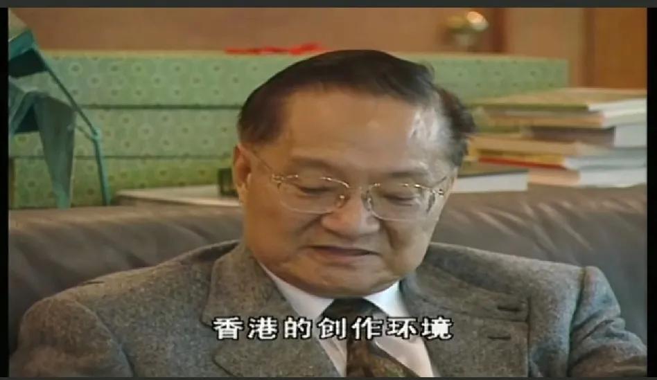 主持人问金庸：“对香港地区的文学创作，还有内地的一些文学创作，怎么看待他们之间的