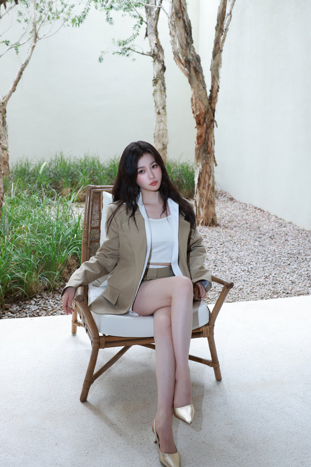 虞书欣五彩斑斓的look虞书欣掀起初夏涟漪虞书欣五彩斑斓的look，美美哒欣欣！