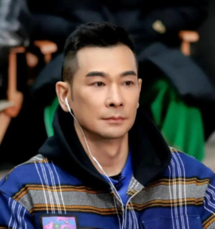甄子丹的叶问一部接一部，票房一路往上走。赵文卓那几年港圈资源基本不找他，大银幕片