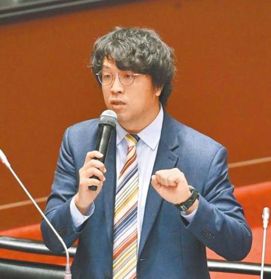 是虚张声势，还是真的不怕？沈伯洋的心思不好猜！沈伯洋在德国露面了。立