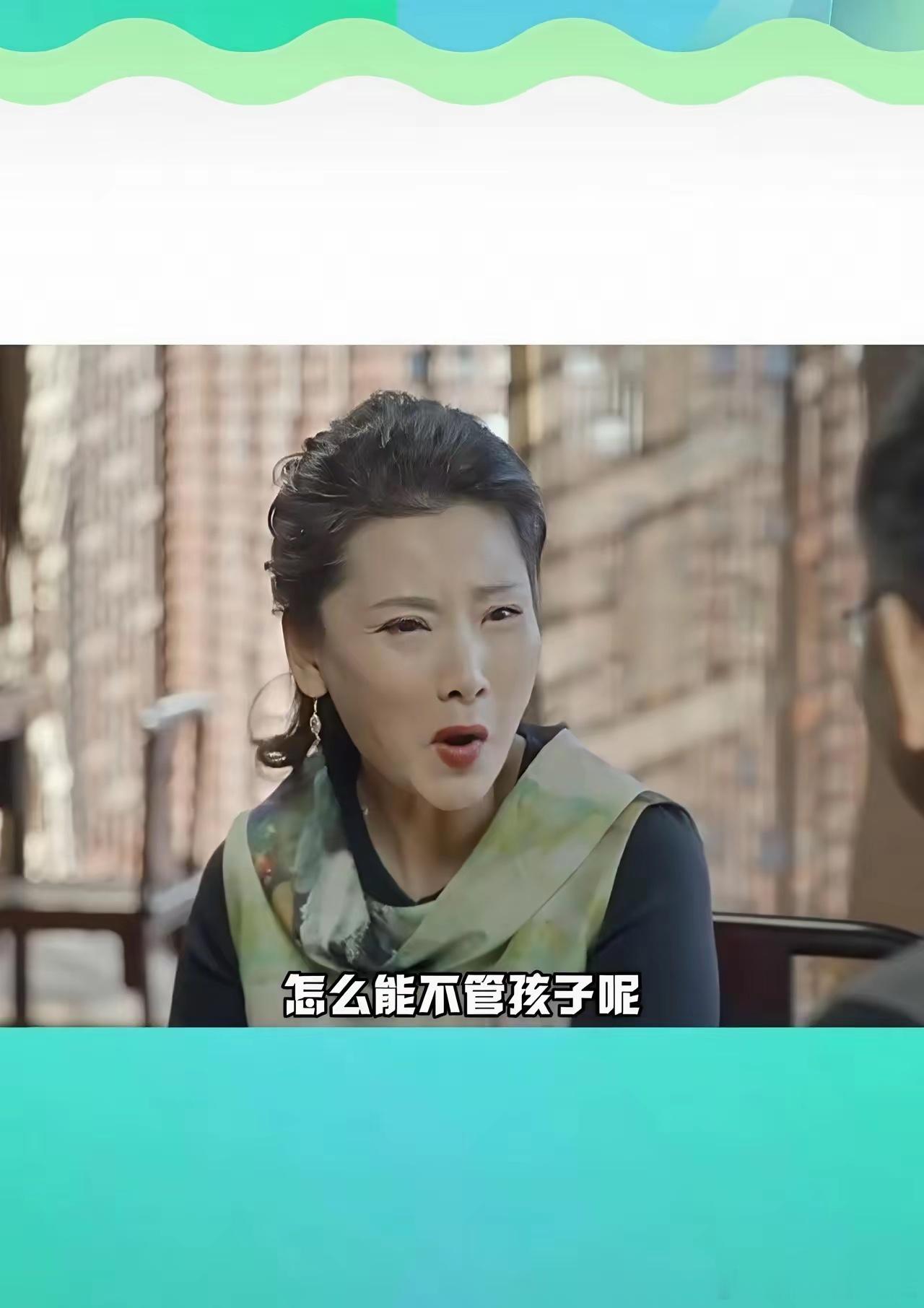 演员何赛飞哭着说：我不明白，为什么年仅5岁的我就被妈妈抛弃了，爸爸妈妈离婚，妈妈