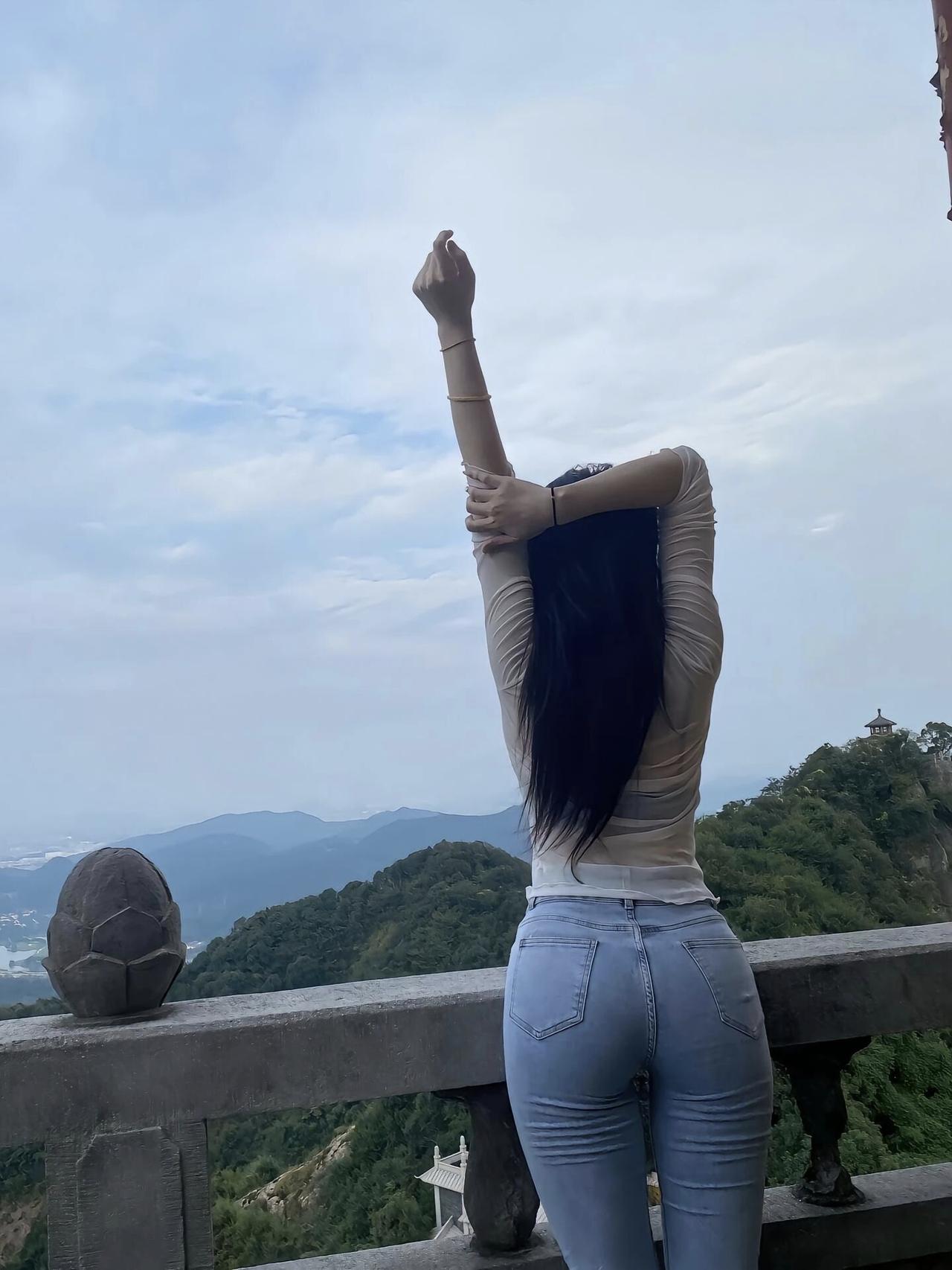清早的周末，凉快的天气，早起的风景不一样。早晨来个问候懒懒的周末时光温柔系周