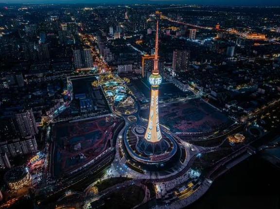 洛阳的城市阳台确实提升了整个城市的气质，有点南方繁华城市的感觉了。以前洛河边全