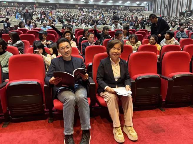 民进党正式确定绿委何欣纯参选台中市长，何欣纯今天也成立市政办公室全力备战。国民党