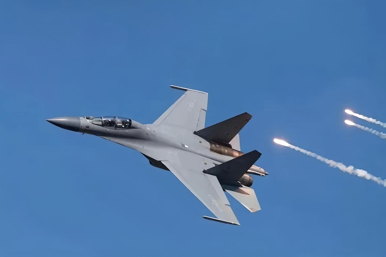 美军飞行员最崩溃的事，不是在雷达上看到我们的歼-20。而是每次雷达上出现的歼11