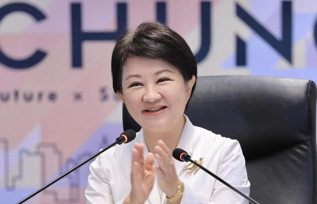 不选党主席？卢秀燕回应了今天台中市长卢秀燕在大罢免选后首度露面，表示胜利是属于