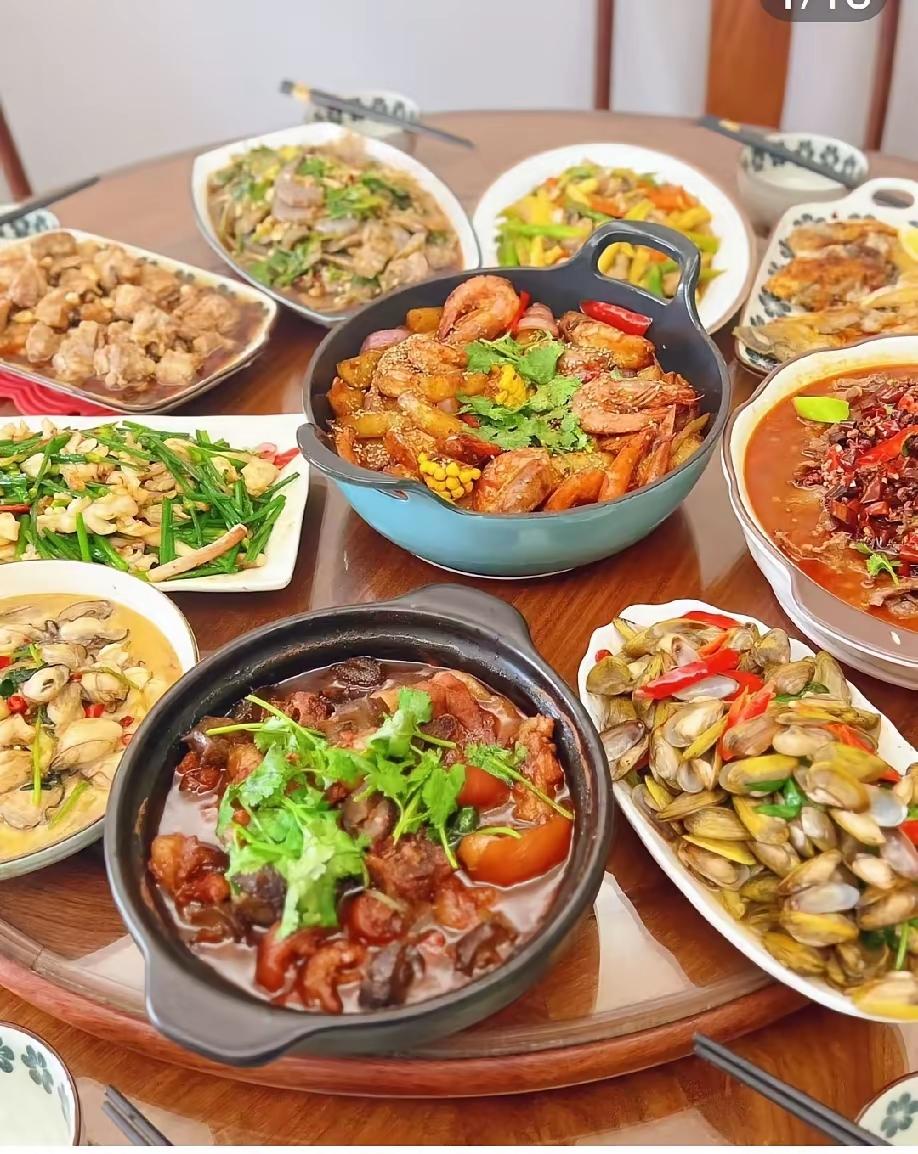 家人们，来给我评评理，这是昨天中午，我小姑子一家子说来我家吃饭，我一大早就起