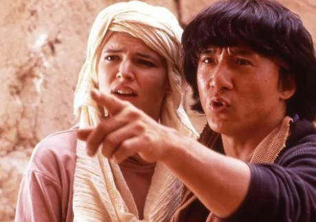 1991年，成龙在拍摄完《飞鹰计划》后，竟然当众宣布解散“成家班”。后传出消息，
