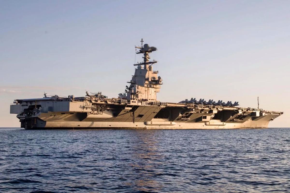 电磁弹射航母出阵，11.2万吨，全球最大航母强行杀向中东：伊朗若不就范后果很糟糕