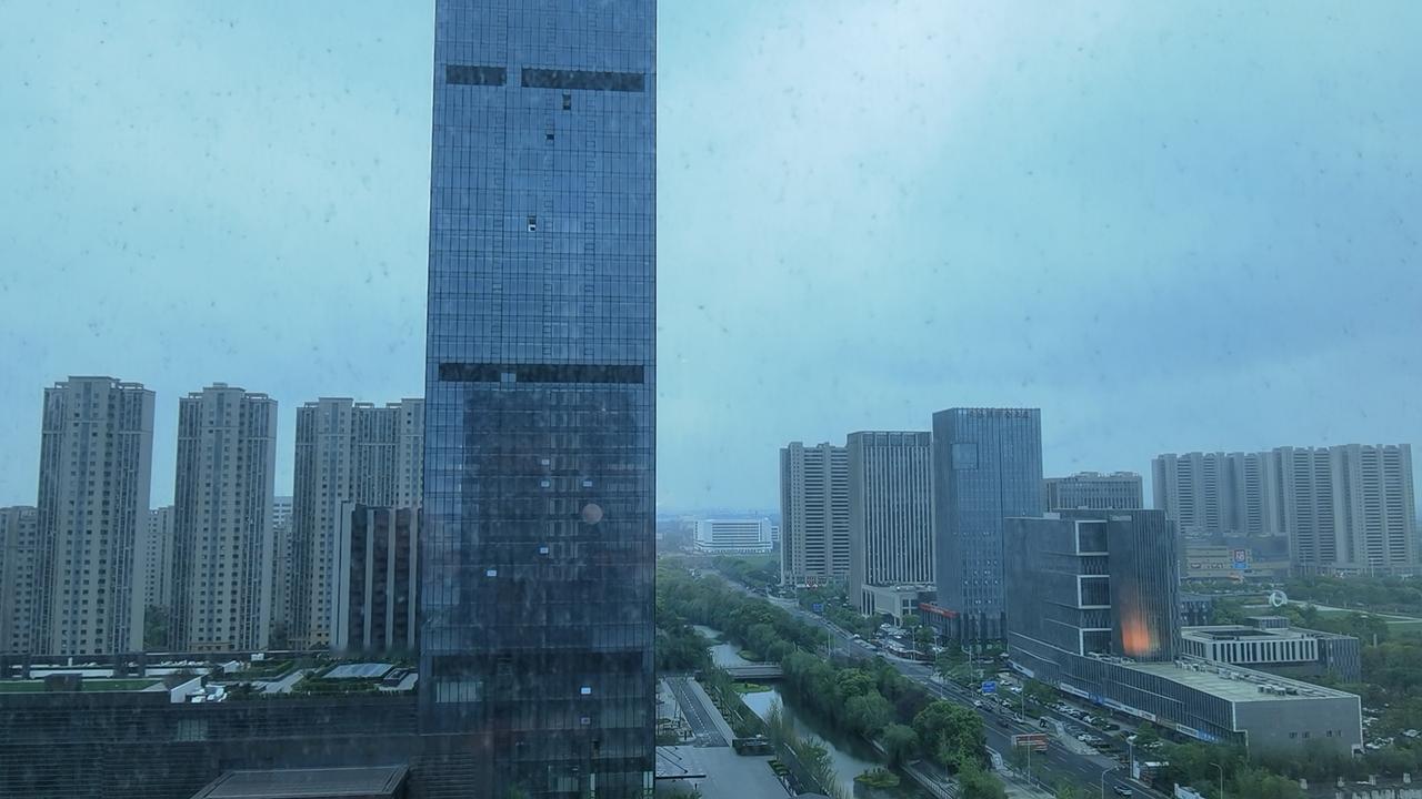 [烟花][烟花]映入眼帘的是大都市吗？你是否跟我一样有这样的想法，其实这里是苏州