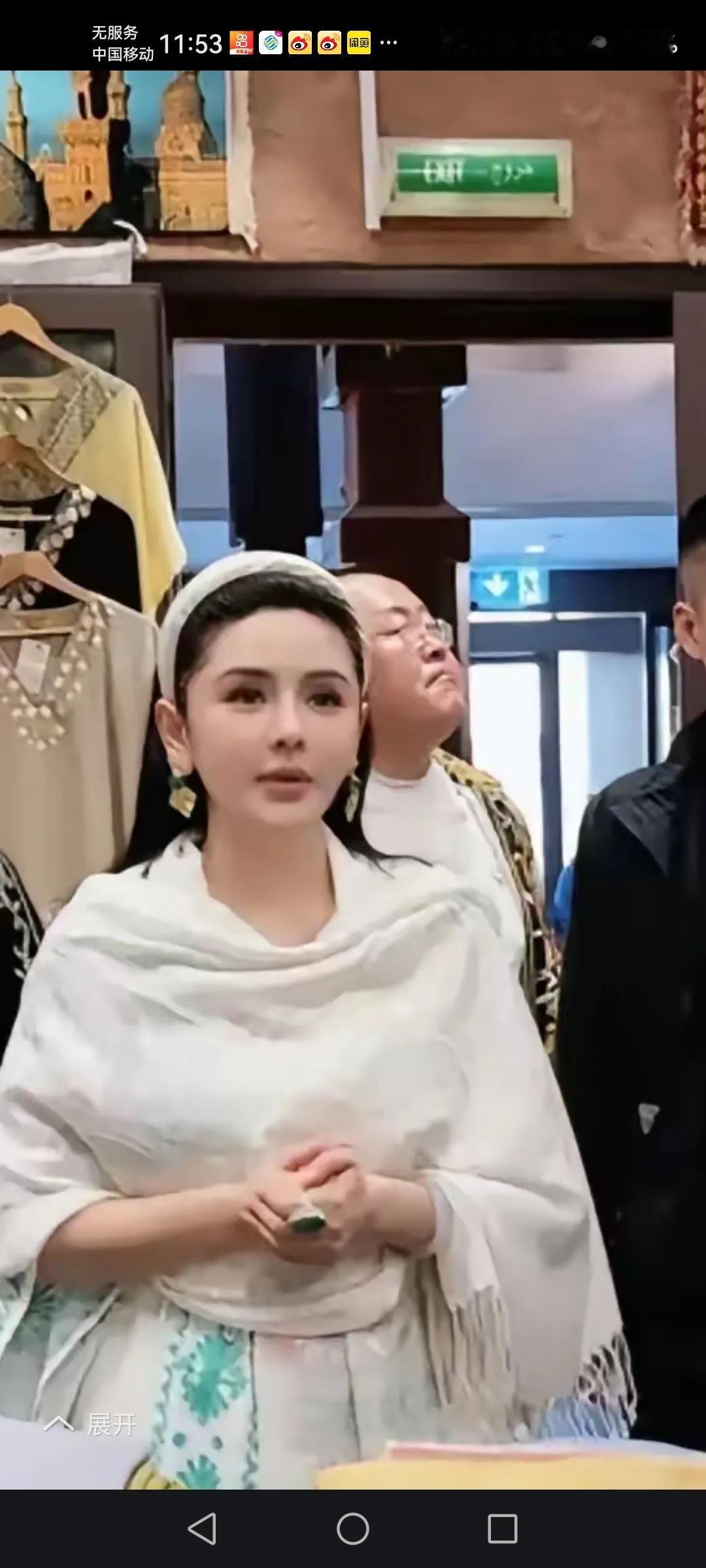 徐楠楠，这个这几天让广大网友称赞的姑娘。老家安徽蚌埠的，17岁就南下广州，做个最