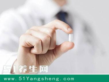 男子患癌后仍每天偷喝白酒, 医生说已无药可救, 妻子选择放弃