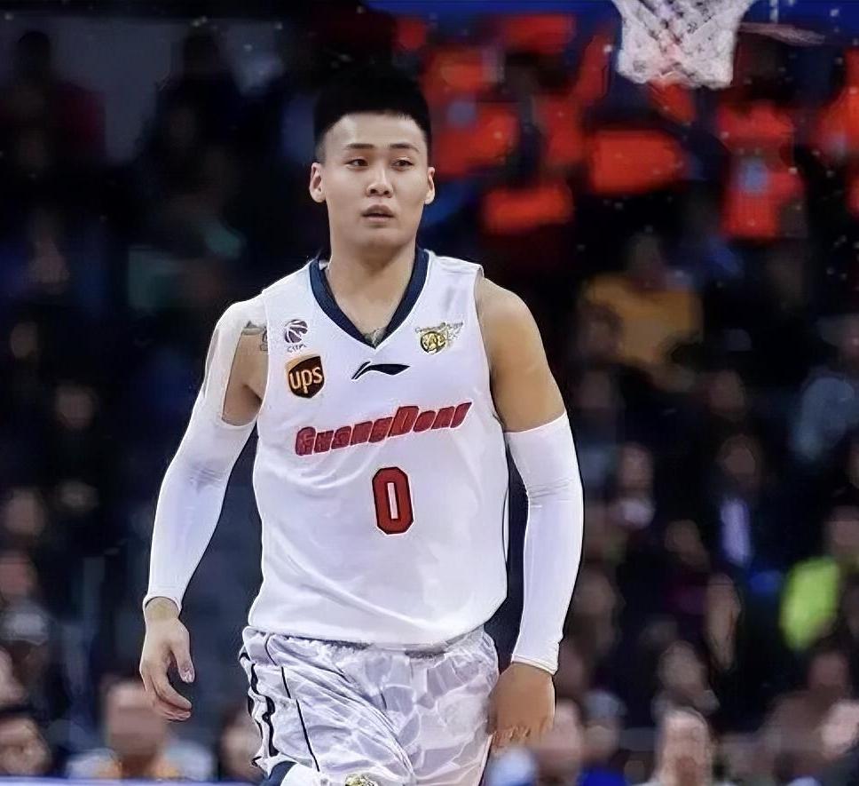 中国男篮历届控卫身高排行榜，他们的硬伤在哪里？1、宫鲁鸣：1.72米，身材过