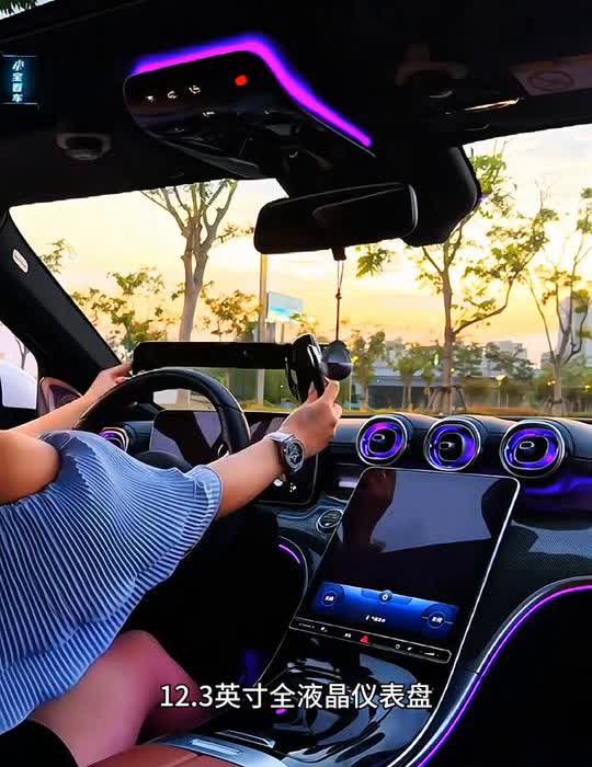 2025款全新奔驰C级来了。20万左右的轿跑全完了，万万没想到奔驰C级又下调