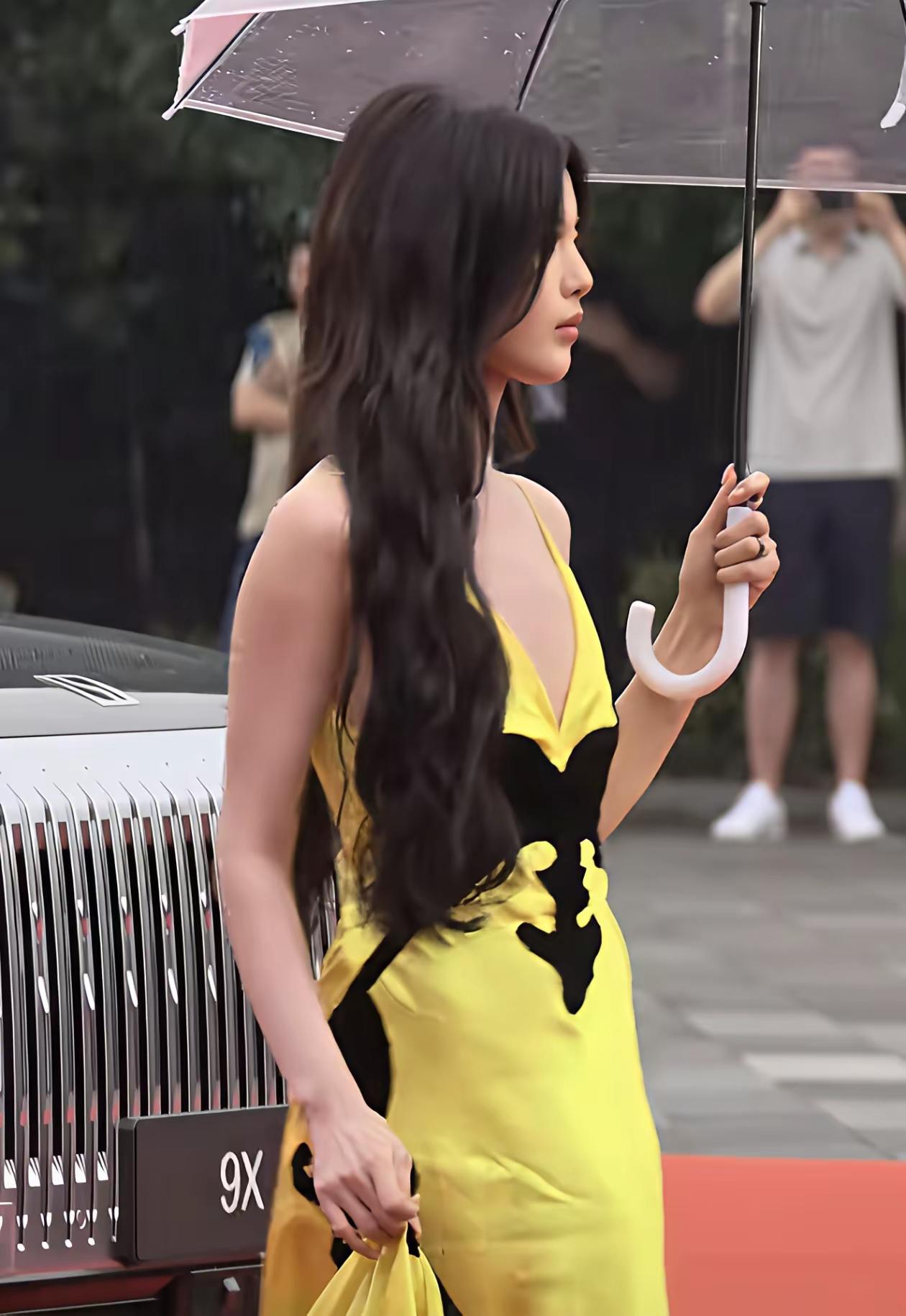 杨超越，你减个毛线的肥！原本以为你是农村出来的女孩，和其他明星不一样，但是没