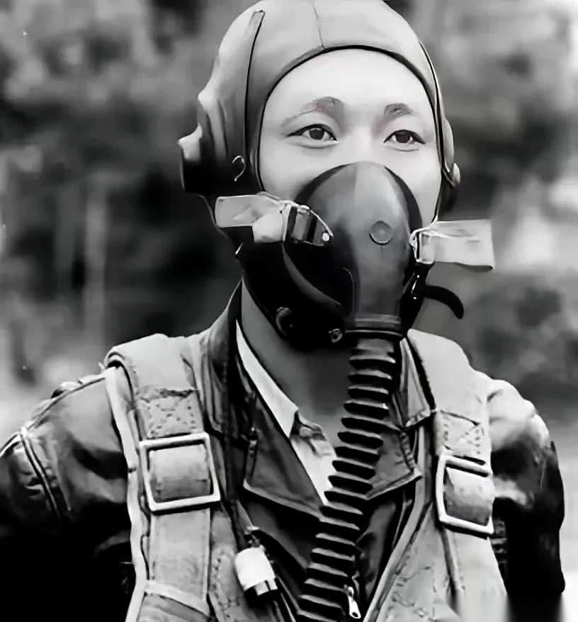 31岁，开着当时最先进的米格战斗机，直接飞到了对面。美国人当场奖励10万美金。