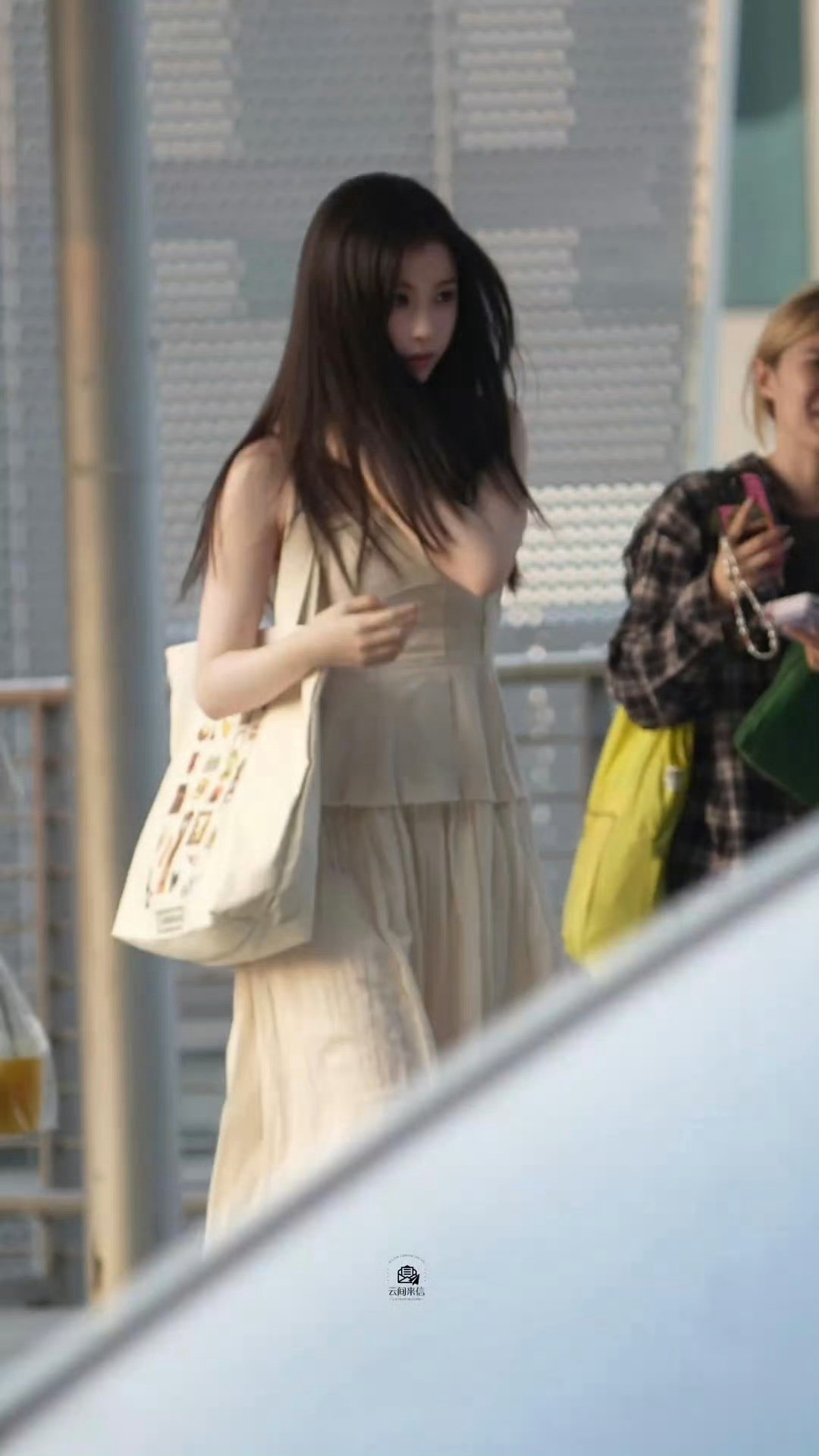 这两张live图真是体会到虞书欣的美双皮奶质感….