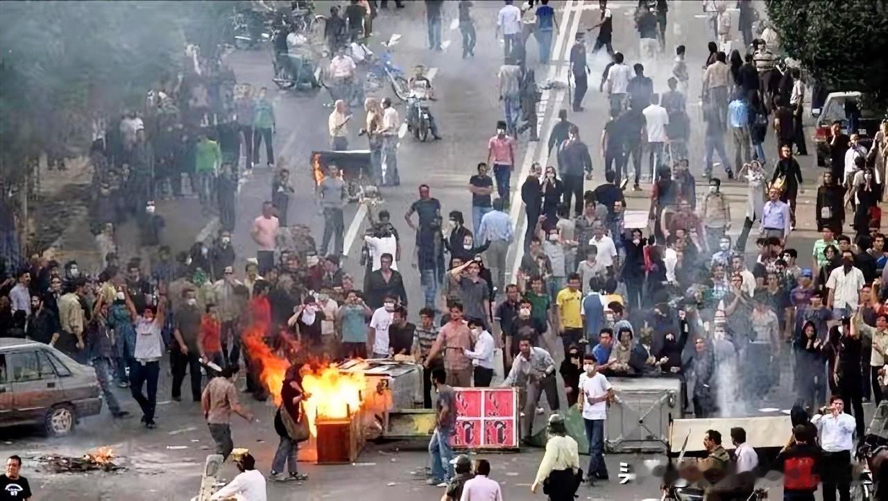 一切都是经济问题：老百姓如果过的不好，老百姓就会反抗。这次伊朗就是这样，