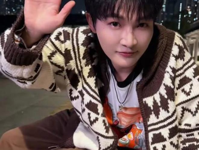 2026年1月2日，周深发布长文回顾2025年“深深的”巡回演唱会14站旅程。他